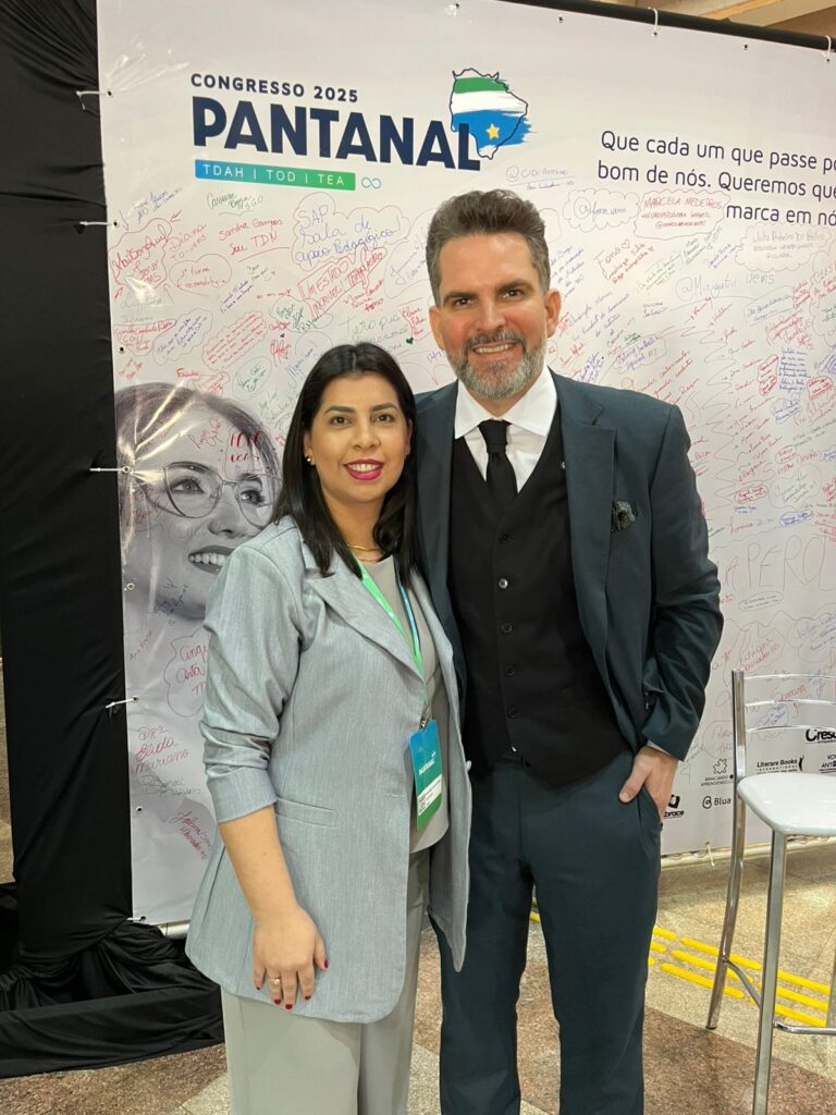 Crislaine Barbosa, Coordenadora da Ed. Infantil, e o palestrante referência em Neurociência e TEA Dr. Thiago Castro.