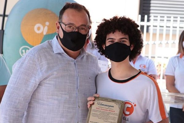 colegio-celq-prefeitura-e-camara-entregam-medalha-e-certificados-aos-participantes-da-olimpiada-brasileira-de-astronomia-95f26b06b6403fb88ce1e83db7b684a8